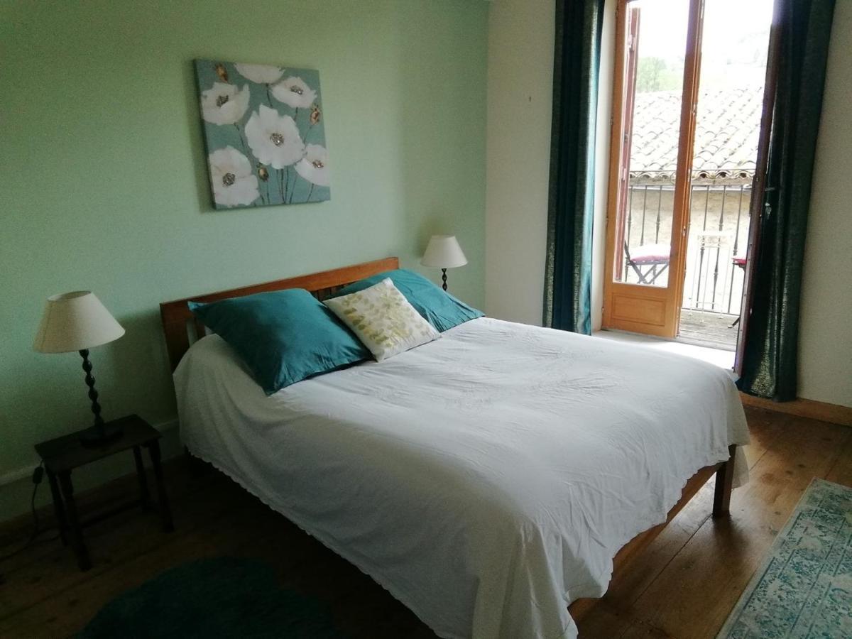 Aux Douces Nuits De Rivel Bed & Breakfast Exterior photo